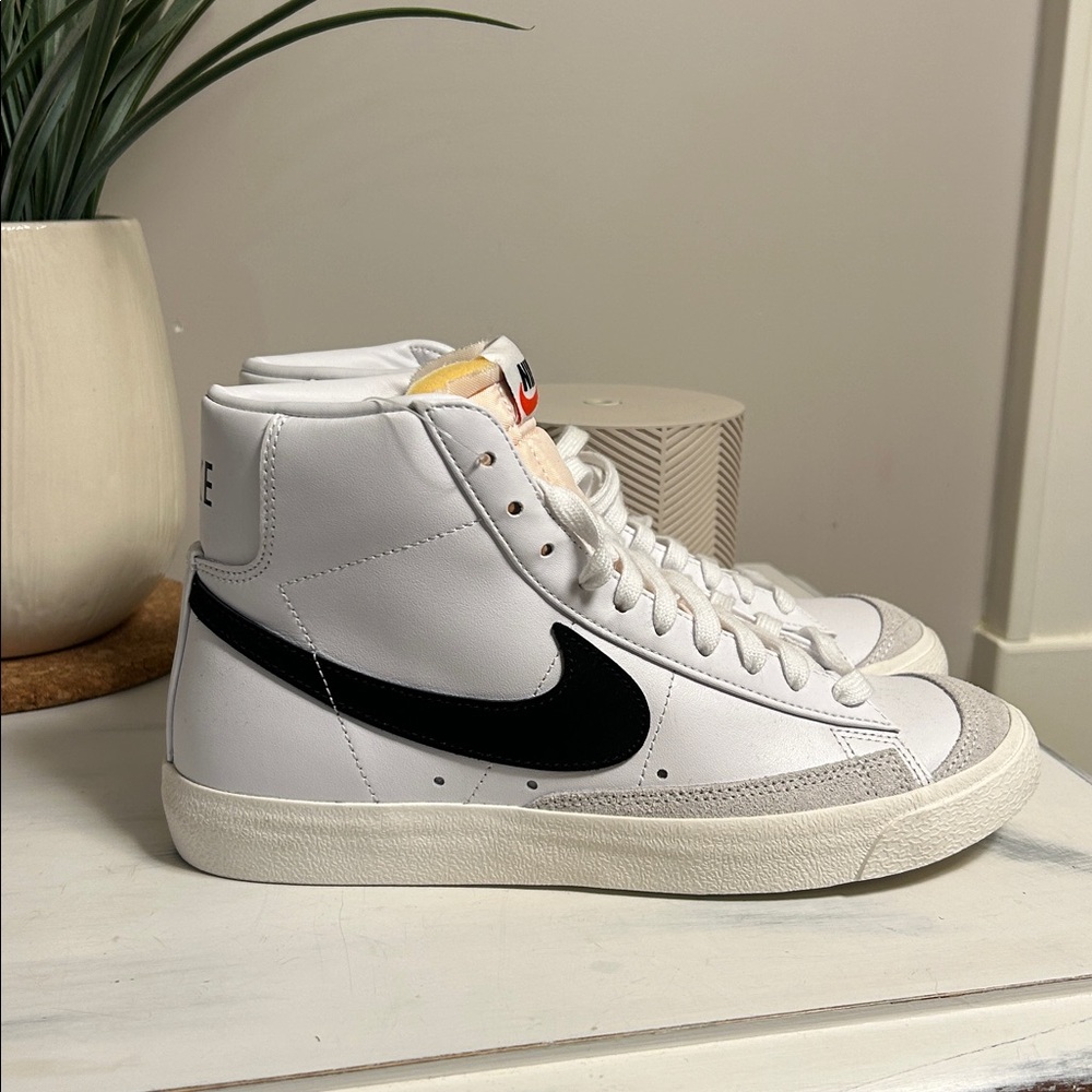 Nike women’s Blazer Mid ‘77 sneakers